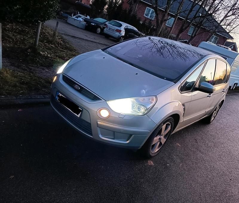 Silber Gebraucht 2009 Ford S-MAX Titanium Van / Kleinbus | 6.499 € - Bild 1/4