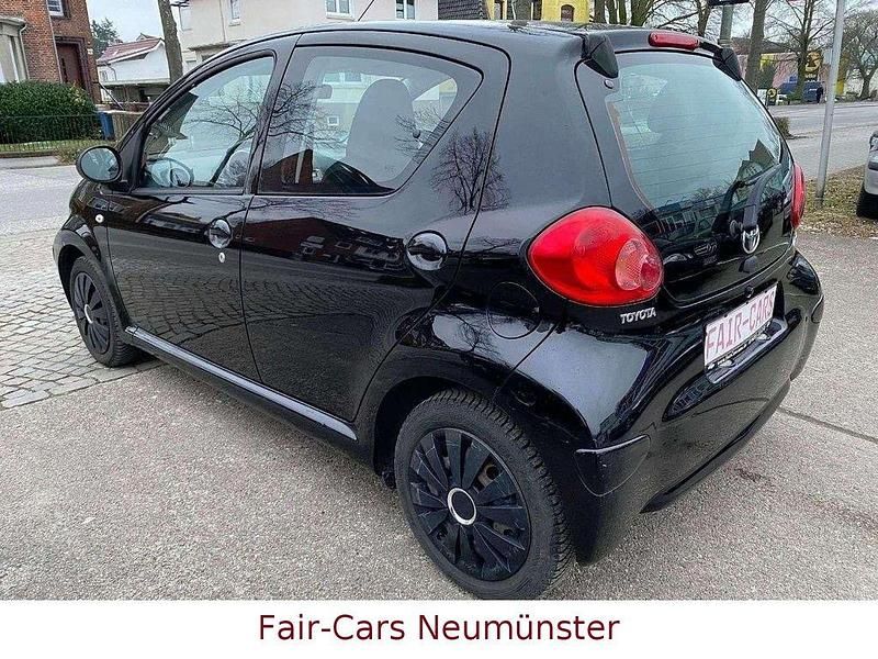 Gebraucht Toyota Aygo 68 PS (50 kW) 2006 Schwarz Kleinwagen