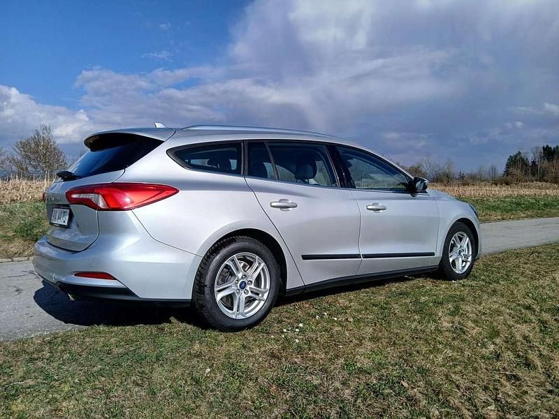 Gebraucht Ford Focus Cool & Connect 120 PS (88 kW) 2020 Silber Kombi