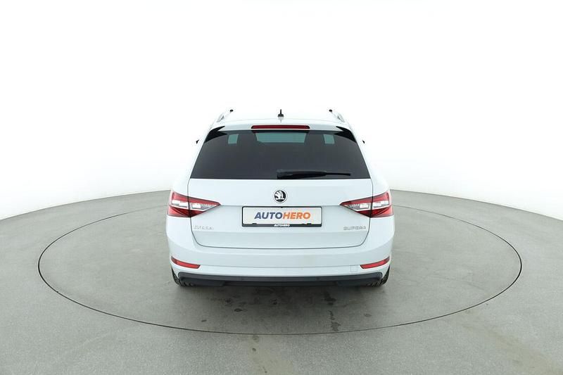 Gebraucht Skoda Superb Style 190 PS (139 kW) 2016 Weiß Kombi