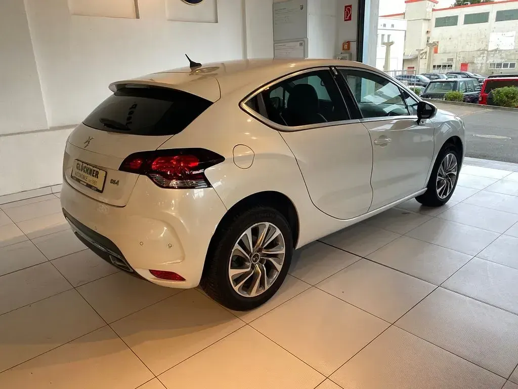 Gebraucht Citroën DS4 Chic 131 PS (96 kW) 2015 Weiß Kleinwagen