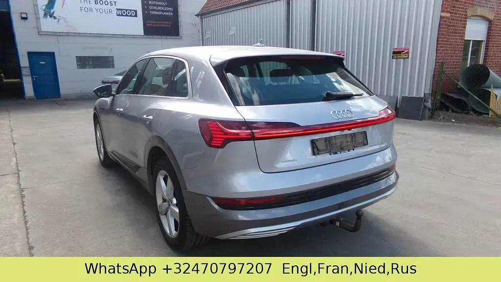Gebraucht Audi e-tron 300 kW (408 PS) 2022 Silber SUV