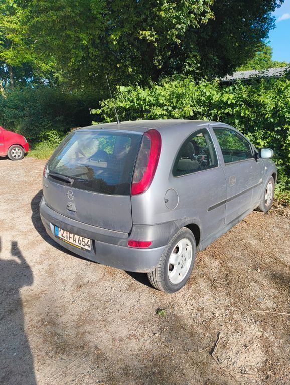 Grau Gebraucht 2003 Opel Corsa Njoy Limousine | 400 € (Superpreis) - Bild 1/4