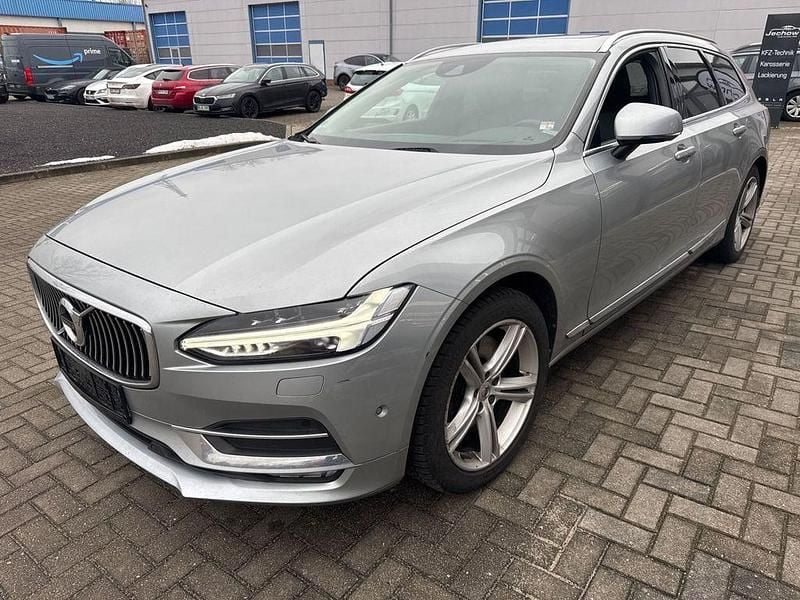 Gebraucht Volvo V90 Inscription 235 PS (172 kW) 2016 Electric silver / metallic Kombi