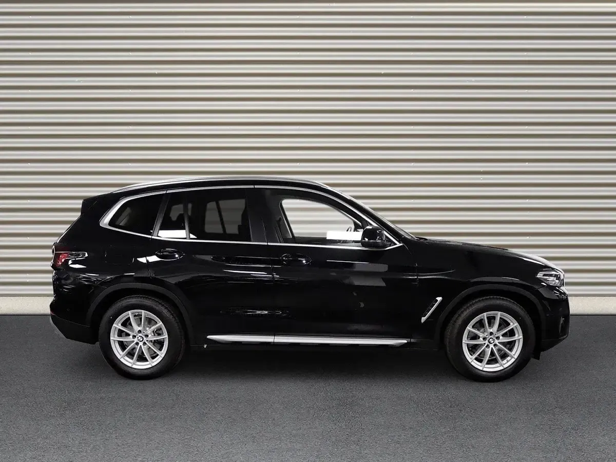 Gebraucht BMW X3 Efficient Dynamics 184 PS (135 kW) 2023 Schwarz uni SUV