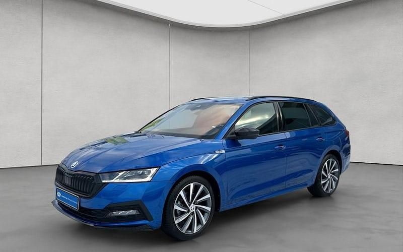 Blau Gebraucht 2024 Skoda Octavia SportLine Kombi | 31.460 € (Fairer Preis) - Bild 1/4