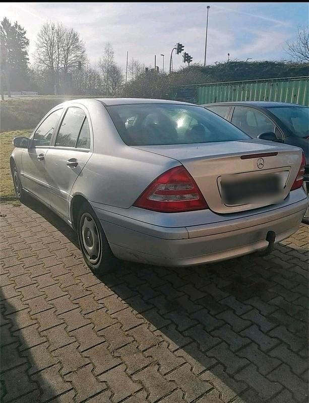 Second-hand Mercedes C180 143 CP (105 kW) 2002 Berlinǎ