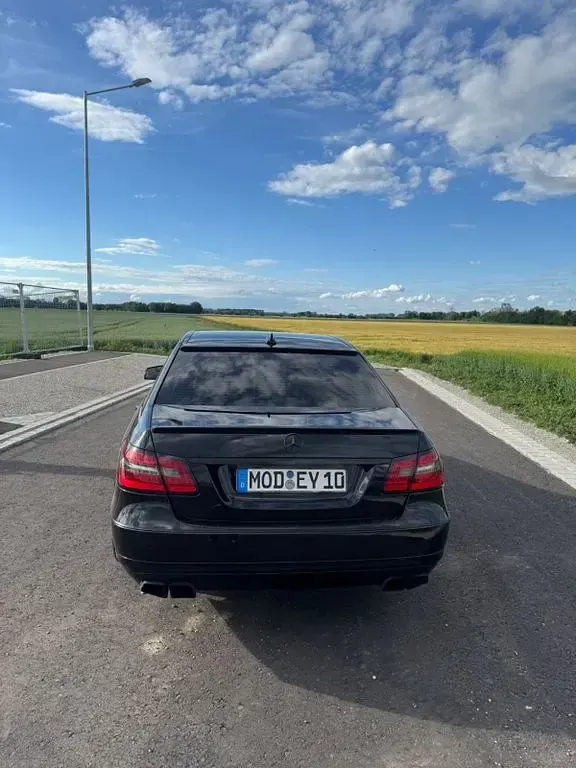 Gebraucht Mercedes E300 Avantgarde 231 PS (169 kW) 2011 Schwarz Limousine