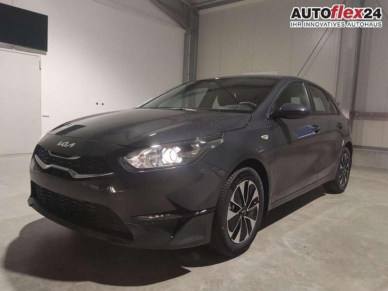 Pentagrau metallic Neu 2025 Kia Ceed Limousine | 20.850 € (Guter Preis) - Bild 1/4