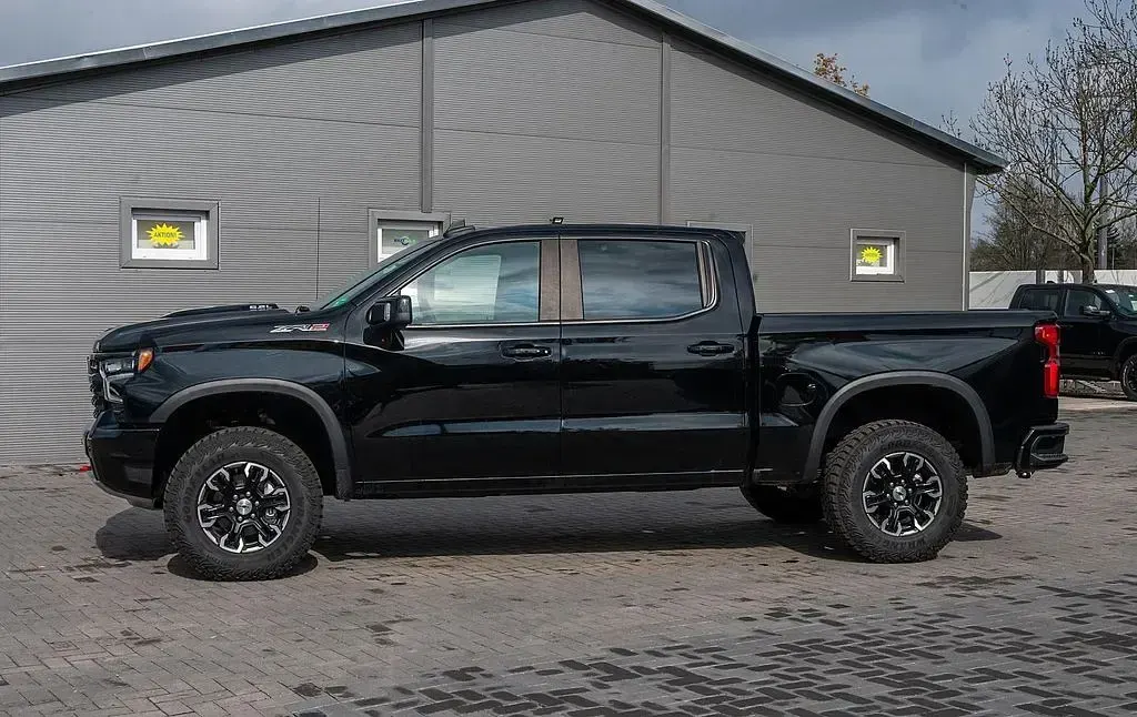 Neu Chevrolet Silverado 426 PS (313 kW) 2026 Schwarz SUV