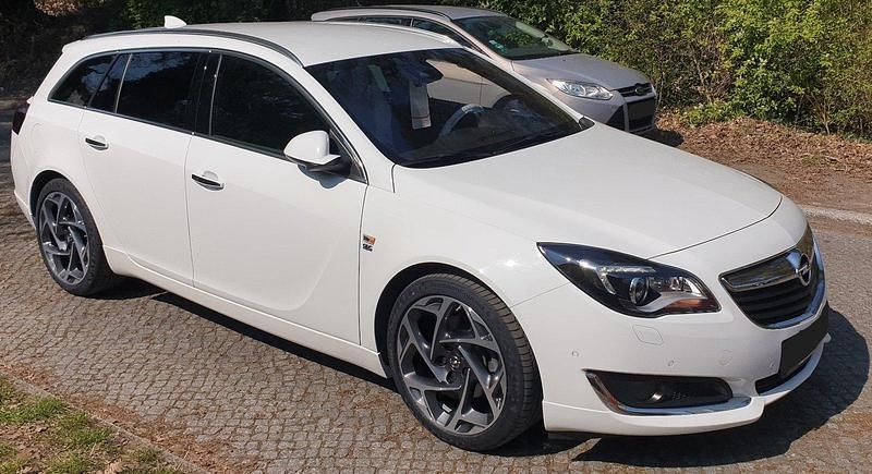 Weiß Gebraucht 2017 Opel Insignia Business Innovation Kombi | 13.500 € (Fairer Preis) - Bild 1/4