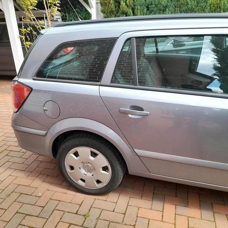 Second-hand Opel Astra 105 CP (77 kW) 2005 Argintiu Break