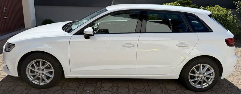 Weiß Gebraucht 2018 Audi A3 Sportback Design Limousine | 14.800 € (Fairer Preis) - Bild 1/4
