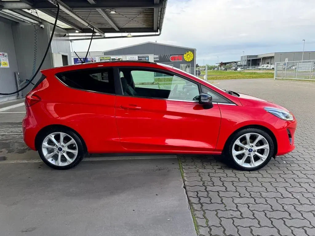 Gebraucht Ford Fiesta Titanium 101 PS (74 kW) 2018 Rot Kleinwagen