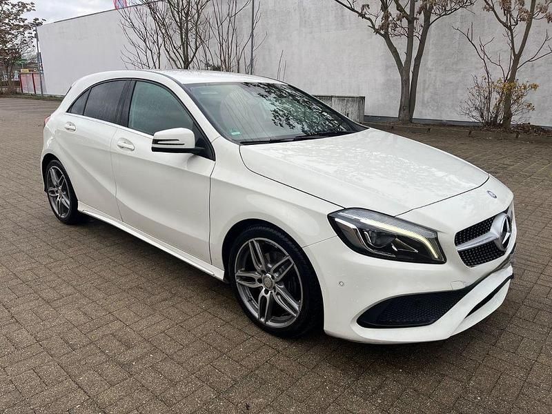 Weiß Gebraucht 2016 Mercedes A180 AMG line Limousine | 17.000 € (Fairer Preis) - Bild 1/4