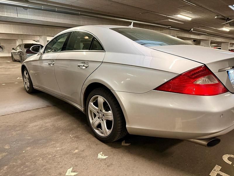 Gebraucht Mercedes CLS320 224 PS (164 kW) 2007 Silber Coupé