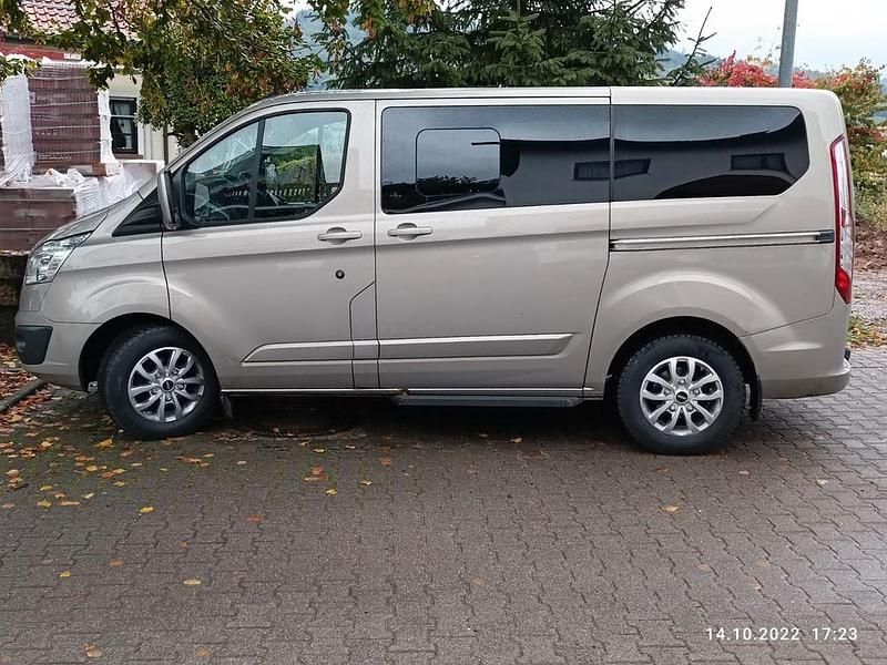 Beige Gebraucht 2016 Ford Tourneo Van / Kleinbus | 14.500 € (Guter Preis) - Bild 1/3