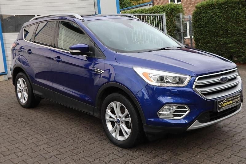 Gebraucht Ford Kuga Titanium 150 PS (110 kW) 2017 Blau SUV