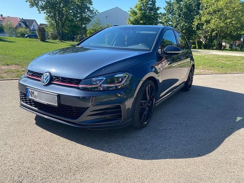 Blau Gebraucht 2017 VW Golf VII GTI Limousine | 20.500 € (Fairer Preis) - Bild 1/4