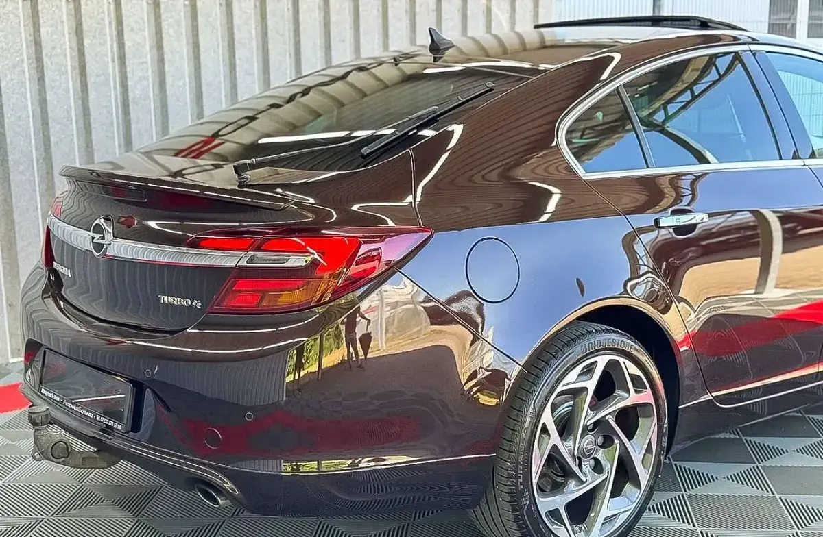 Gebraucht Opel Insignia Edition 250 PS (183 kW) 2013 Violett Limousine