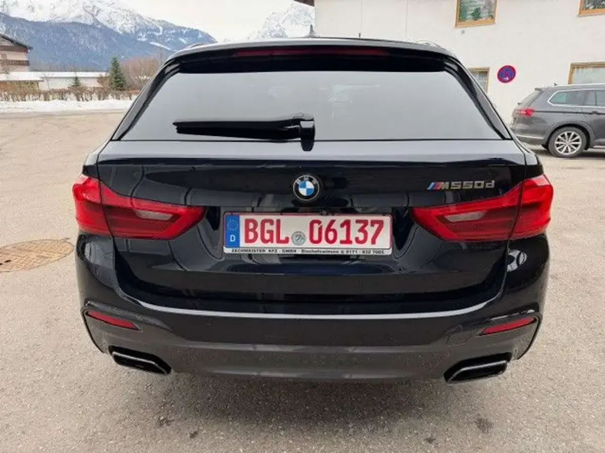 Gebraucht BMW M550 400 PS (294 kW) 2018 Carbonschwarz metallic Kombi