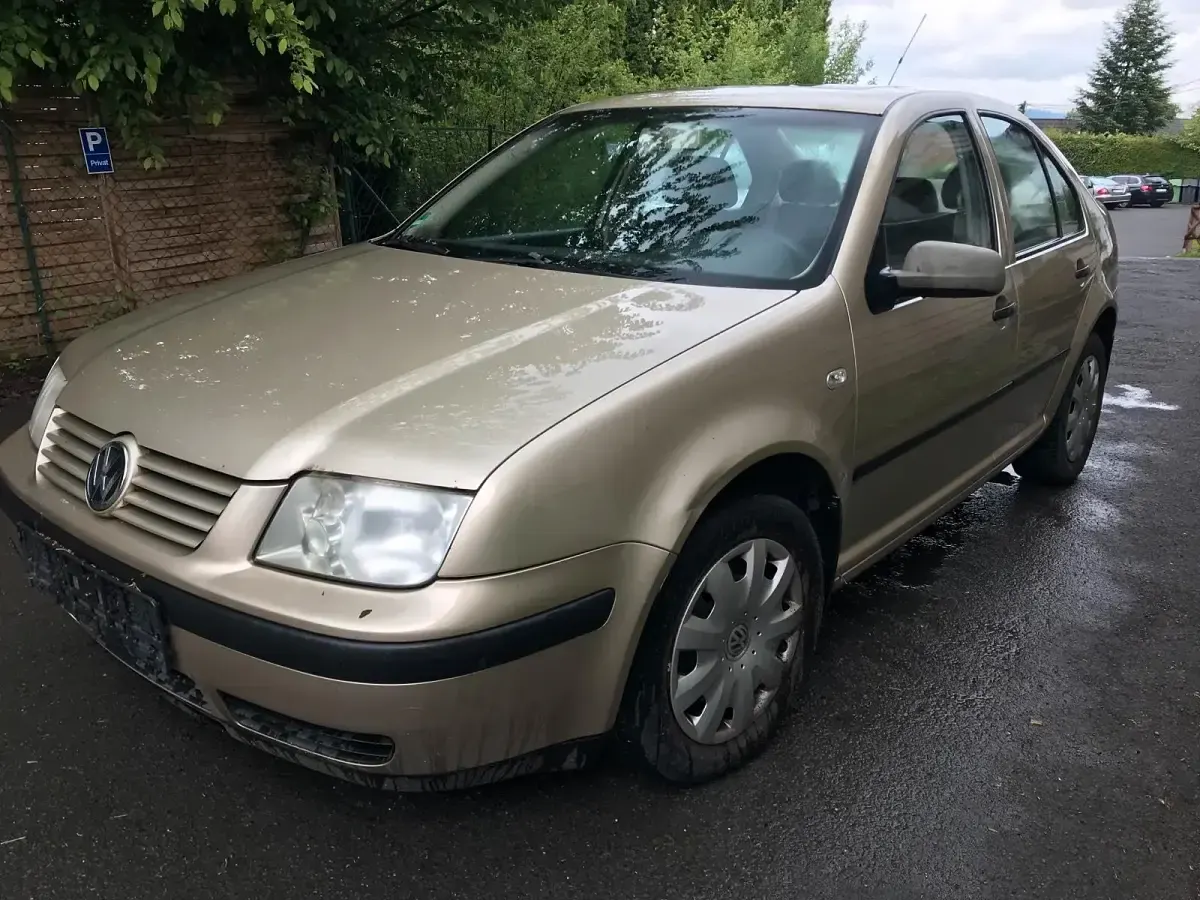 Gebraucht VW Bora 105 PS (77 kW) 1999 Gold Limousine