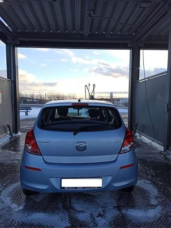 Gebraucht Hyundai i20 86 PS (63 kW) 2012 Blau Kleinwagen