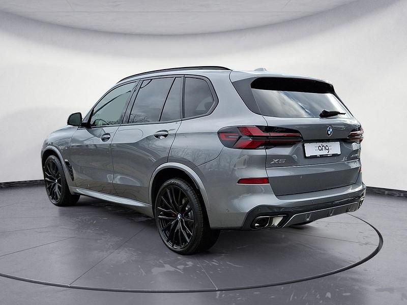 Neu BMW X5 298 PS (219 kW) 2025 Grau SUV