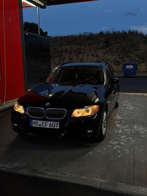 Schwarz Gebraucht 2011 BMW 318 Kombi | 5.900 € (Fairer Preis) - Bild 1/4