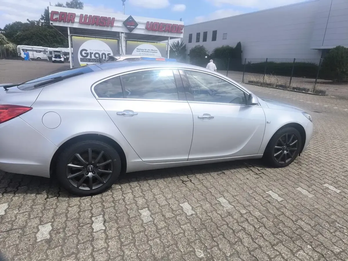 Gebraucht Opel Insignia 131 PS (96 kW) 2011 Silber Limousine