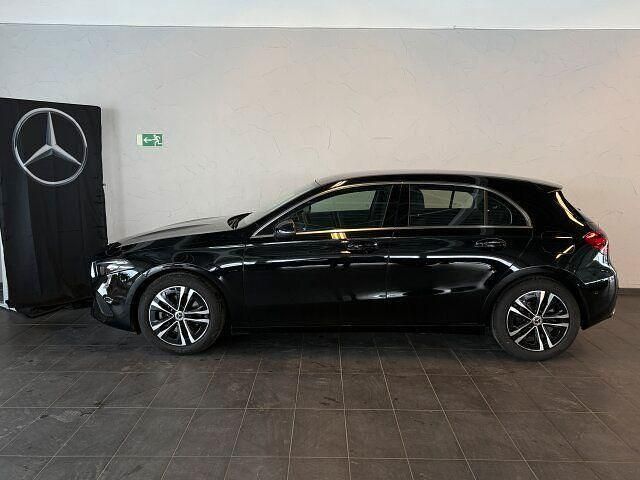 Gebraucht Mercedes A200 Advanced 163 PS (119 kW) 2024 Lack kosmosschwarz Limousine
