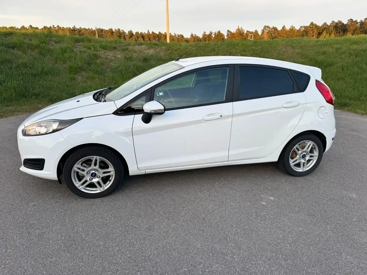 Gebraucht Ford Fiesta SYNC Edition 65 PS (47 kW) 2013 Weiß Kleinwagen