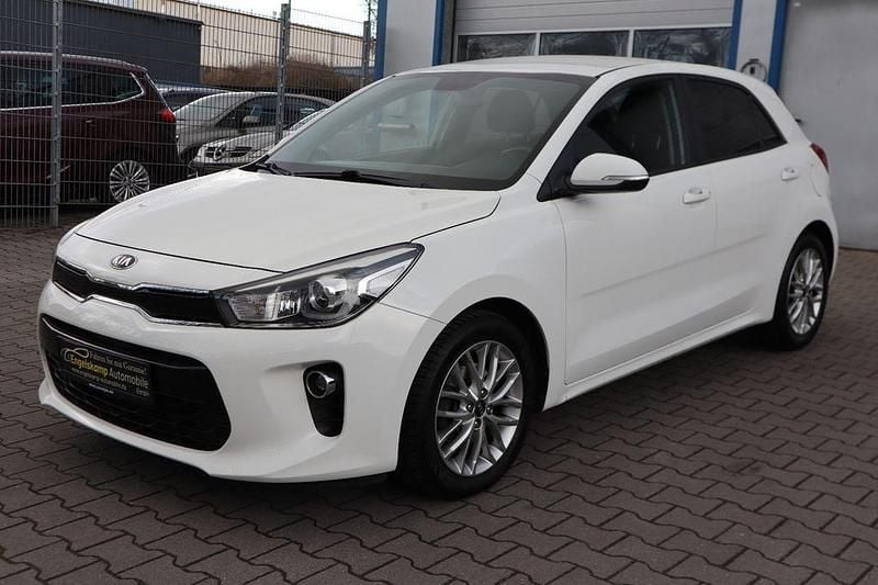 Gebraucht Kia Rio DREAM-TEAM Edition 101 PS (74 kW) 2017 Weiß Limousine
