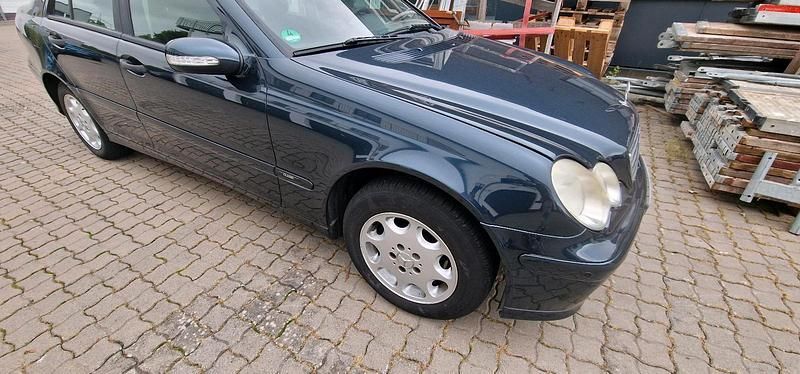 Schwarz Gebraucht 2004 Mercedes C180 Limousine | 950 € (Fairer Preis) - Bild 1/4