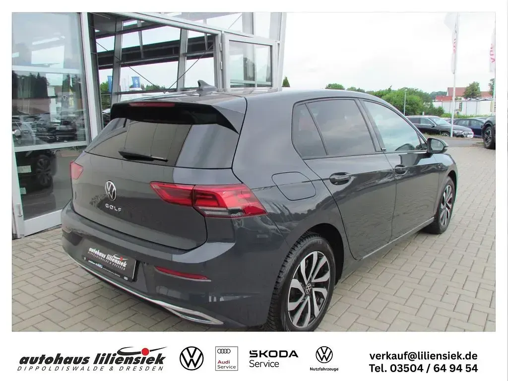 Gebraucht VW Golf VIII Active 131 PS (96 kW) 2023 Uranograu Limousine