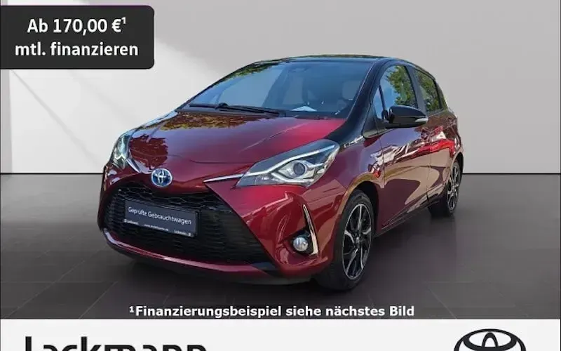 Używany Toyota Yaris Hybrid Style 100 KM (73 kW) 2017 Sedan/Limuzyna