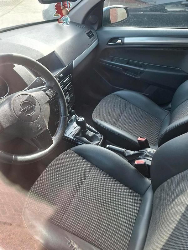 Gebraucht Opel Astra 115 PS (84 kW) 2009 Grau Kombi