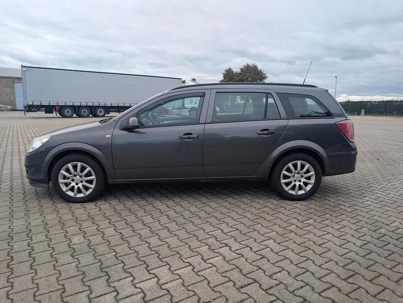Gebraucht Opel Astra 90 PS (66 kW) 2009 Grau Kombi