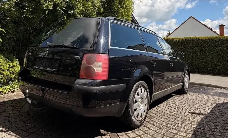 Gebraucht VW Passat 131 PS (96 kW) 2005 Schwarz Kombi