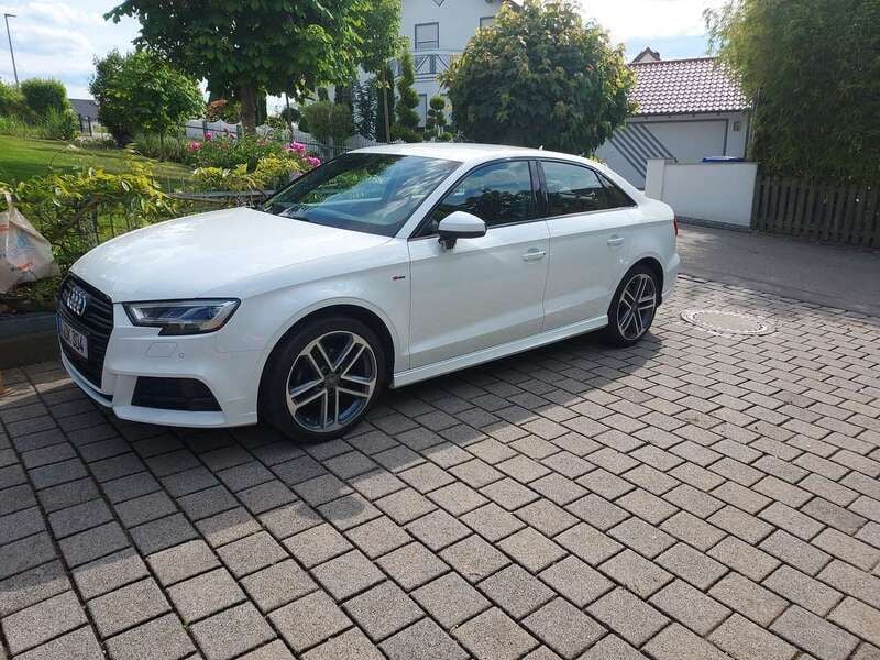 Weiß Gebraucht 2018 Audi A3 Attraction Limousine | 18.000 € (Fairer Preis) - Bild 1/4