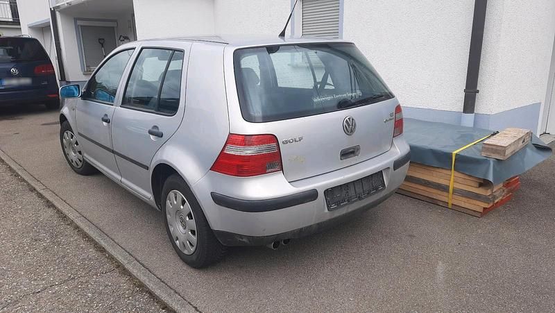 Gebraucht VW Golf IV 125 PS (91 kW) 1998 Silber Kleinwagen