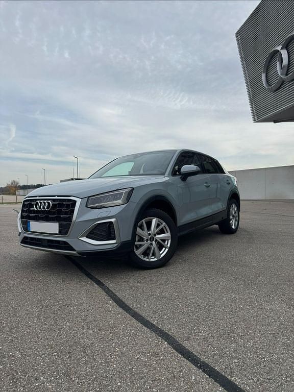 Grau Gebraucht 2024 Audi Q2 S-Line SUV | 30.400 € (Guter Preis) - Bild 1/4