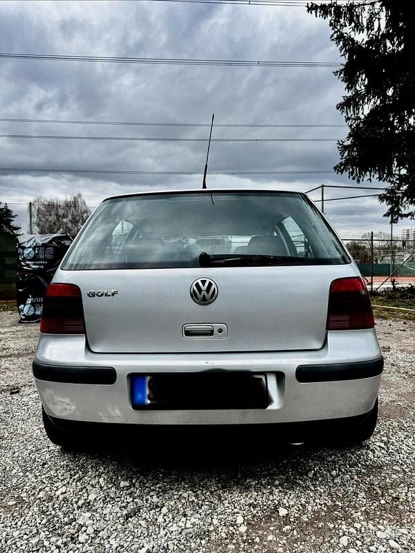 Gebraucht VW Golf IV 74 PS (54 kW) 2001 Silber Kleinwagen