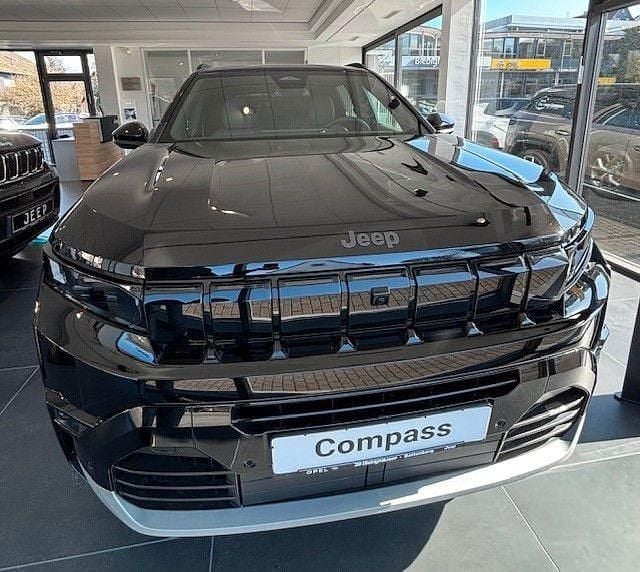 Neu Jeep Compass 145 PS (106 kW) 2026 Schwarz SUV