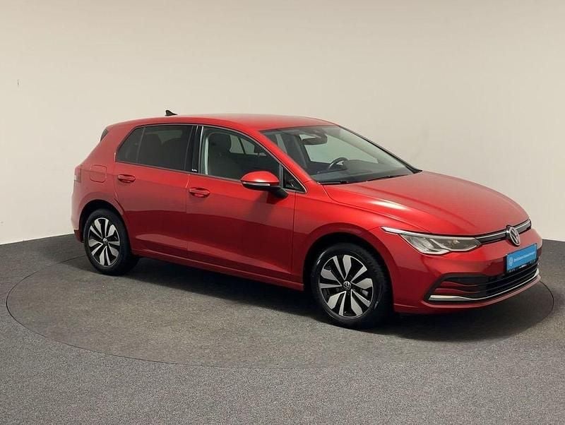 Gebraucht VW Golf VIII Move 131 PS (96 kW) 2024 Rot Limousine