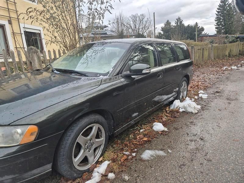 Gebraucht Volvo V70 185 PS (136 kW) 2007 Grün Kombi