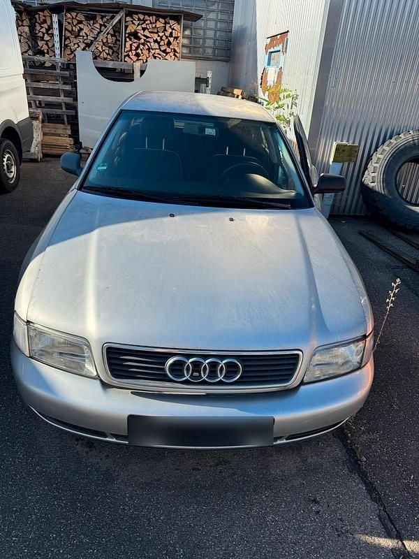 Usata Audi A4 124 CV (91 kW) 1995 Argento Berlina