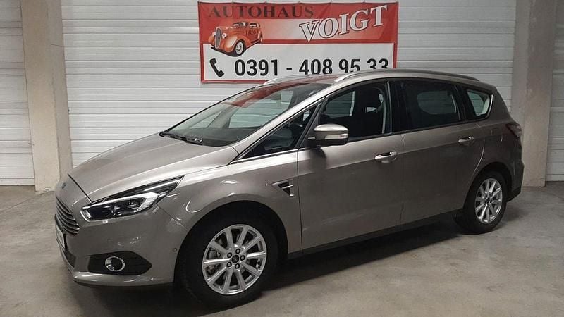 Grau Gebraucht 2016 Ford S-MAX Titanium Van / Kleinbus | 14.998 € (Fairer Preis) - Bild 1/4