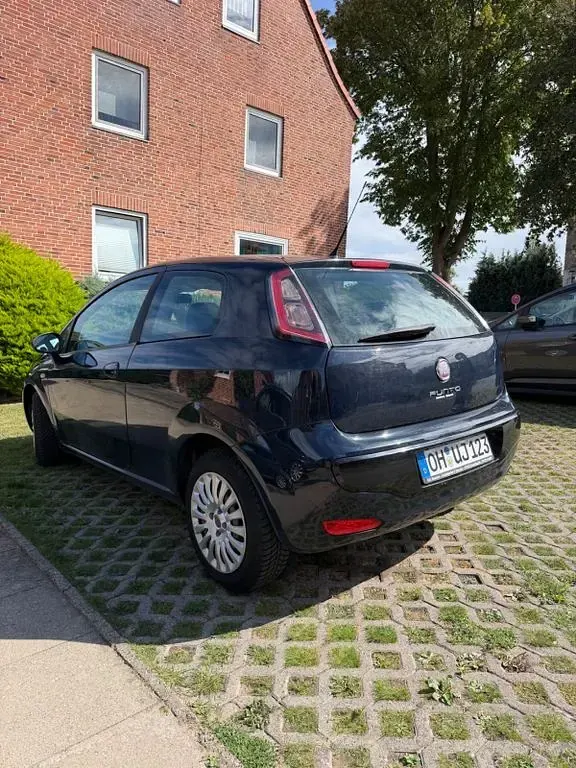 Gebraucht Fiat Punto 77 PS (56 kW) 2011 Blau Kleinwagen
