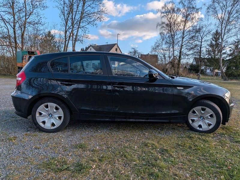 Gebraucht BMW 118 143 PS (105 kW) 2011 Schwarz Kleinwagen